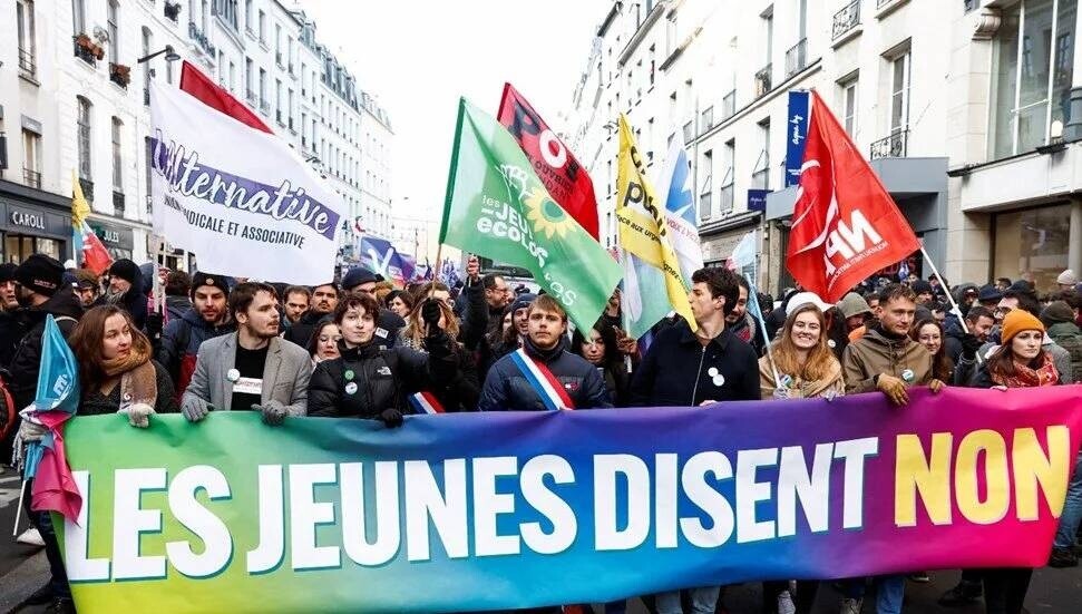 Paris’te "emeklilik reformu" protestosu
