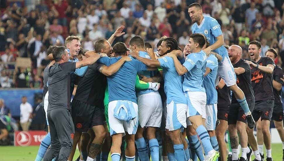 Son 3 yılın Premier Lig şampiyonu Manchester City, liderlik koltuğuna oturdu