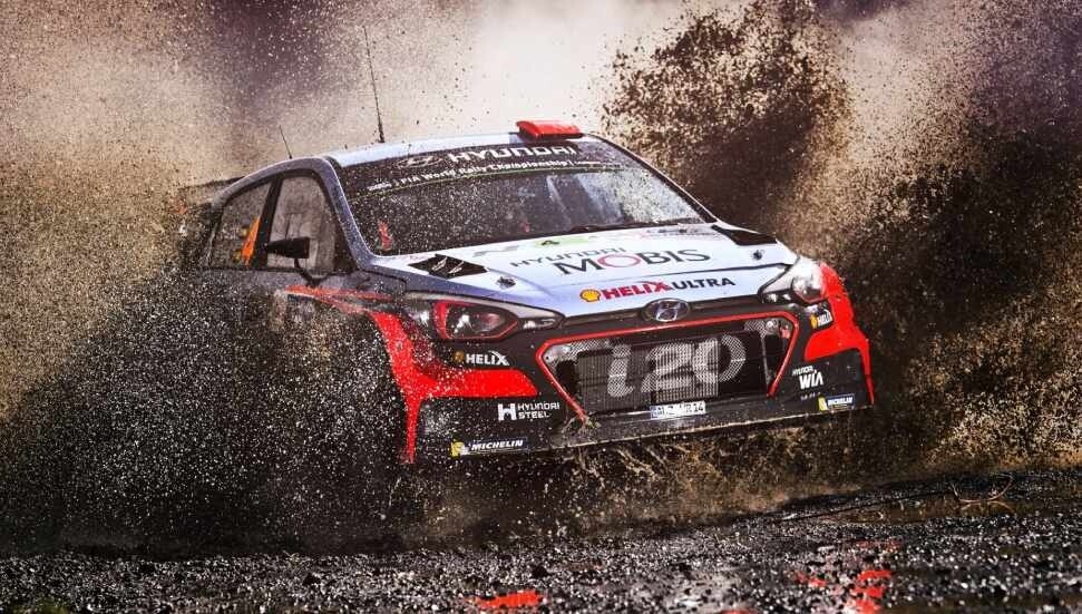 Otomobil rallisinde facia: 2 seyirci hayatını kaybetti