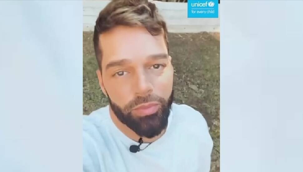 Dünyaca ünlü şarkıcı Ricky Martin, deprem mağdurları için destek istedi