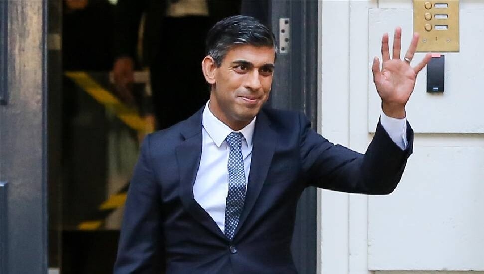 İngiltere'nin yeni başbakanının kökeni Pakistanlı ve Hintleri karşı karşıya getirdi