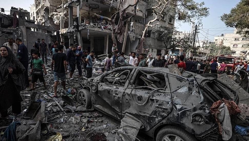 İsrail, Gazze'de "insani ara"nın bitmesinin ardından saldırılarını artırarak sürdürüyor