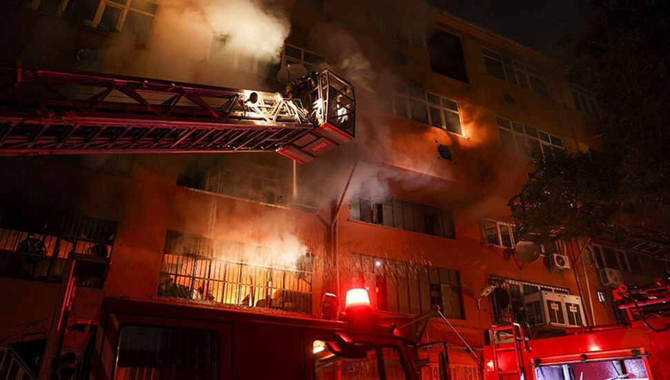Türkiye’de Bayrampaşa'da sanayi sitesinde çıkan yangın söndürüldü
