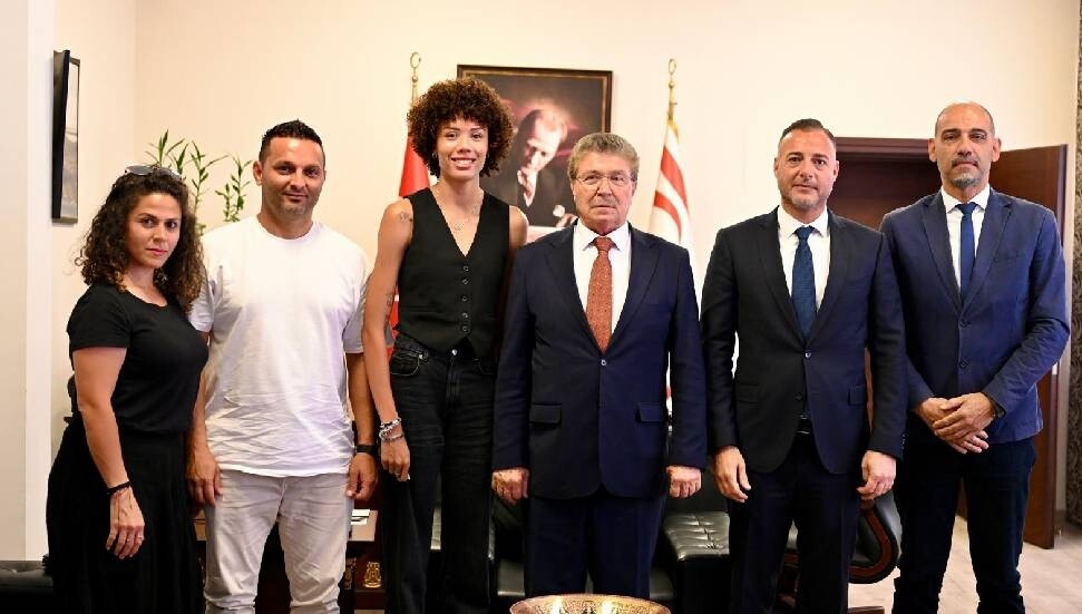 Başbakan Ünal Üstel, Balkan Şampiyonu Buse Savaşkan’ı kutladı