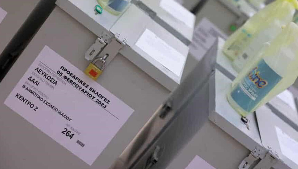 Güney Kıbrıs’taki başkanlık seçimlerinde oy verme işlemi devam ediyor