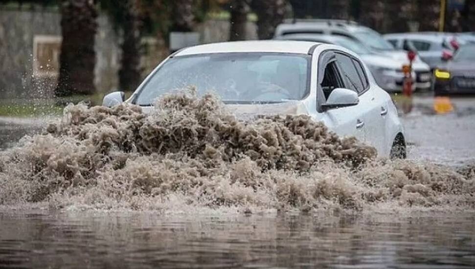 İtfaiye Müdürlüğü: Selden kaçmak için sulara girmeyin!