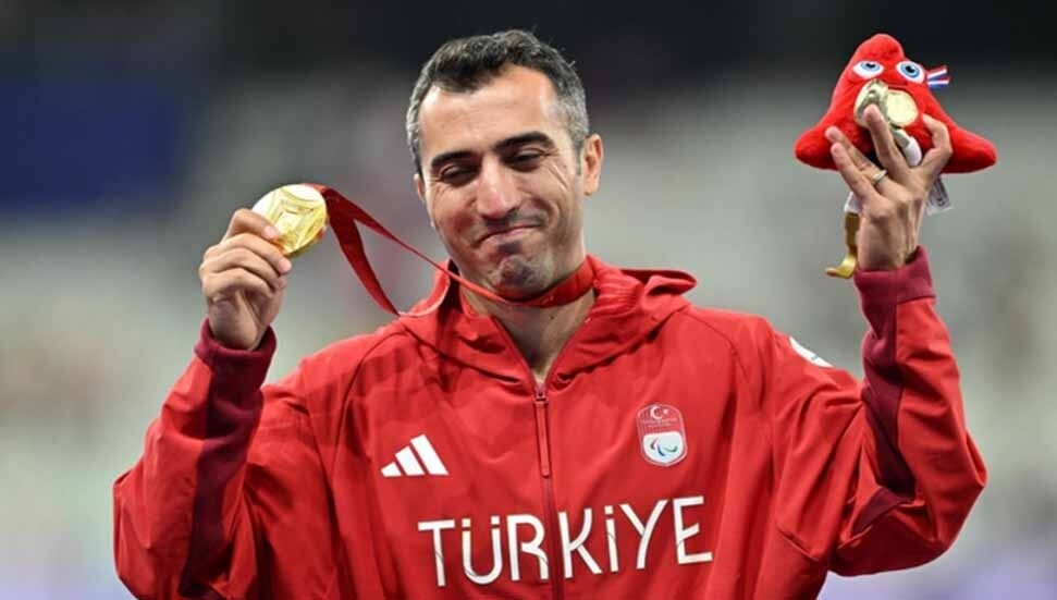 Türkiye'de milli atlet Serkan Yıldırım'ın altın madalyası geri alındı