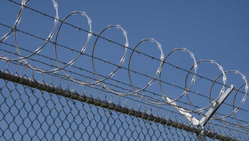 Lefkoşa’da askeri yasak bölgeyi ihlal etmekle itham edilen 2 kişi tutuklandı