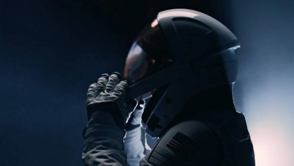 SpaceX, yeni astronot kıyafetini duyurdu