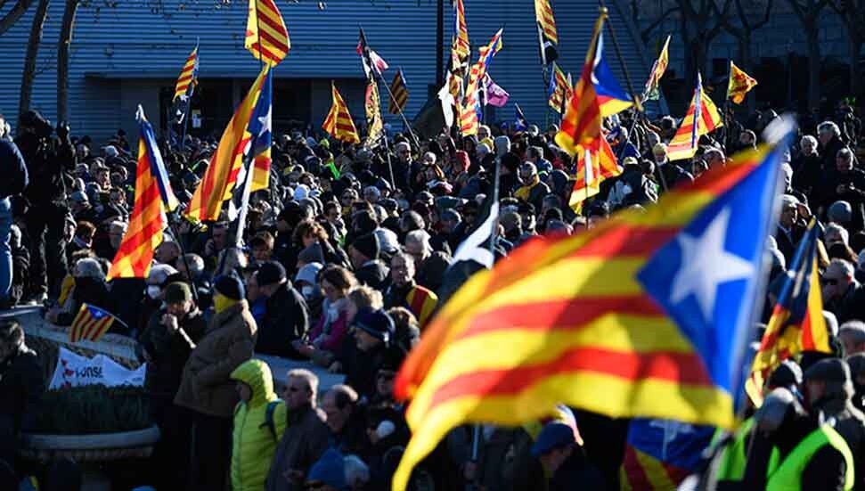 Ayrılıkçı Katalanlar, İspanya-Fransa hükümetler arası zirveyi protesto etti