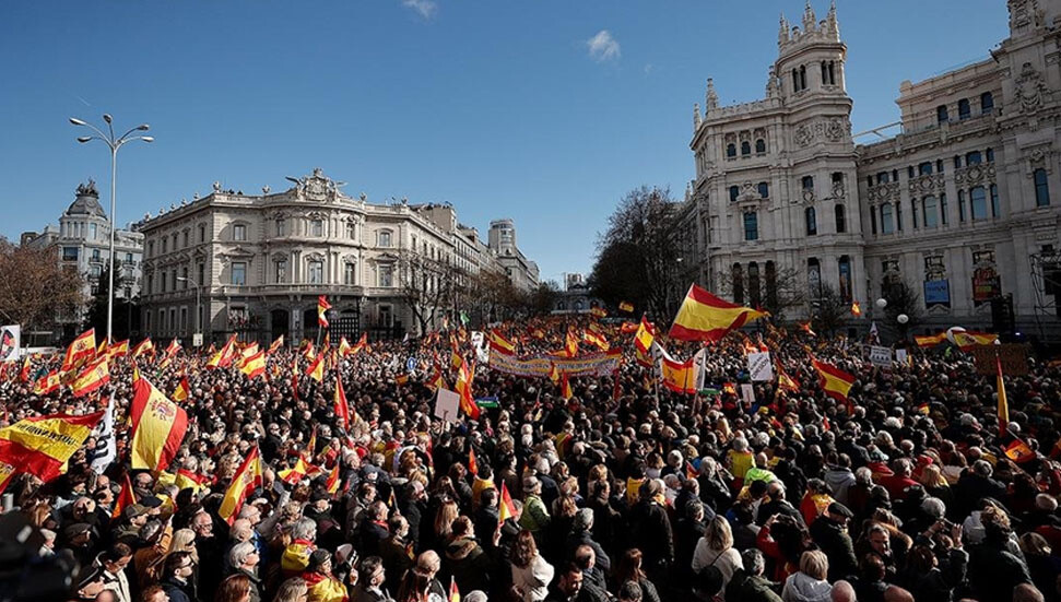 İspanya'da aşırı sağ, sol koalisyon hükümetine karşı gösteri yaptı