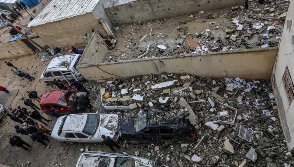 İsrail, Refah'a düzenlediği hava saldırısında 8 Filistinliyi öldürdü