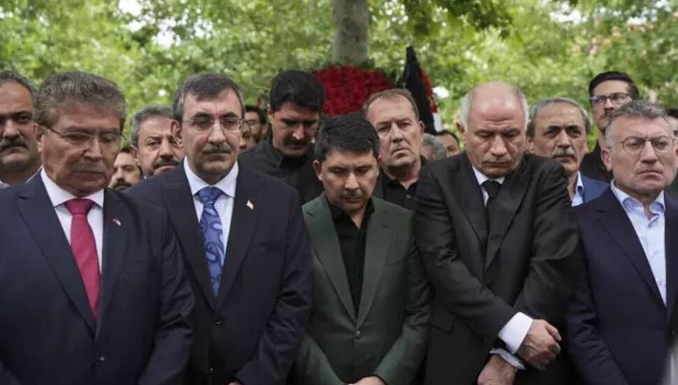 Başbakan Üstel, Türkiye Cumhurbaşkanlığı Özel Kalem Müdürü Doğan'ın babasının cenaze törenine katıldı