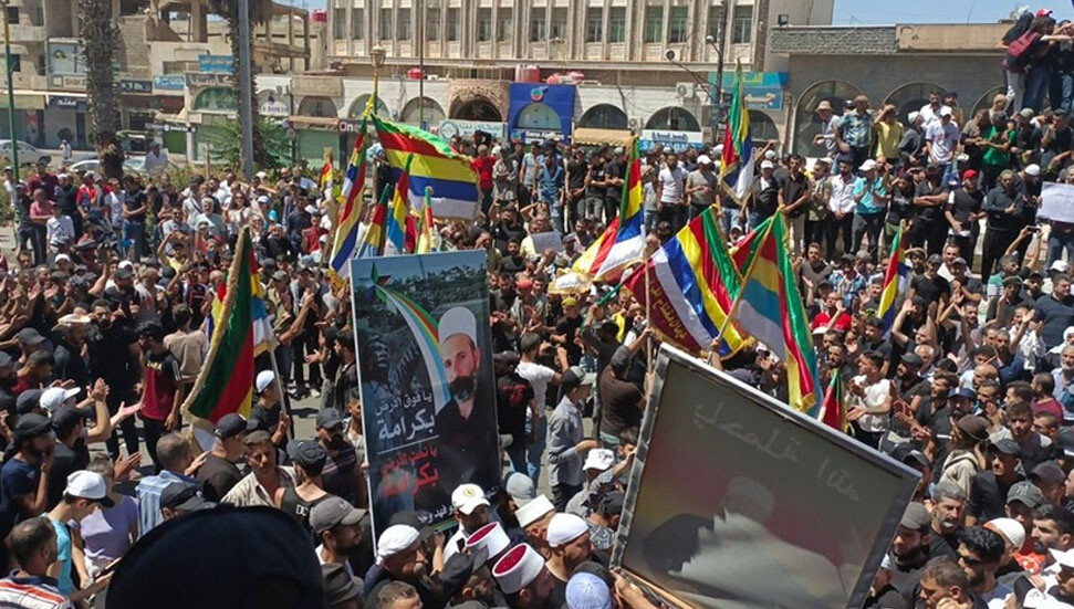 Suriye'nin Suveyda ilinde Şam yönetimi karşıtı gösteriler iki haftadır sürüyor