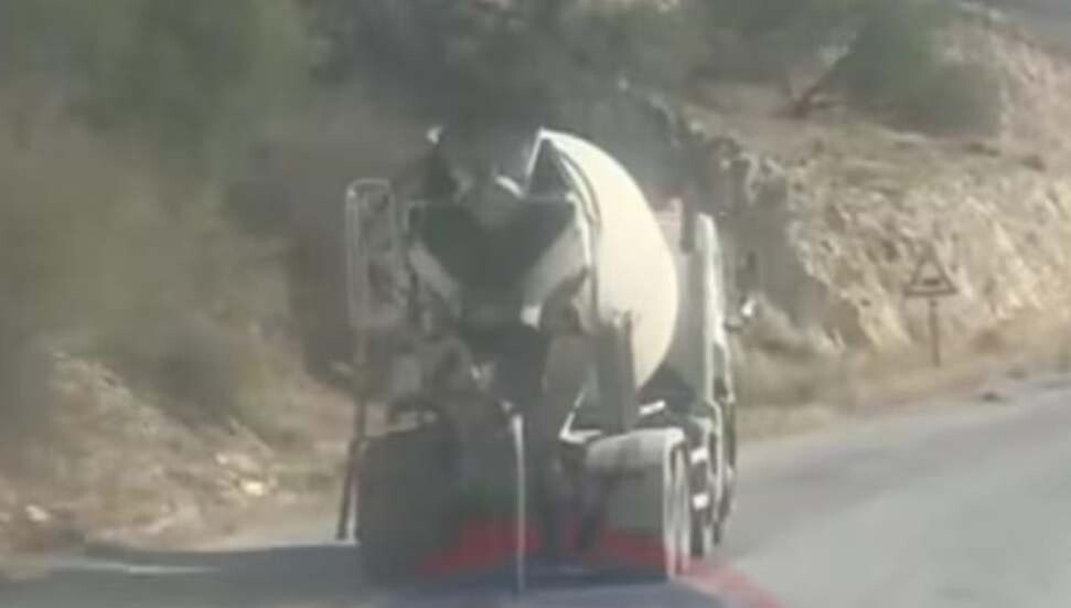 Beton mikseri sürücüsüne trafik ve çevre ceza yaptırımı: Toplam 26 bin 80 TL ceza kesildi!