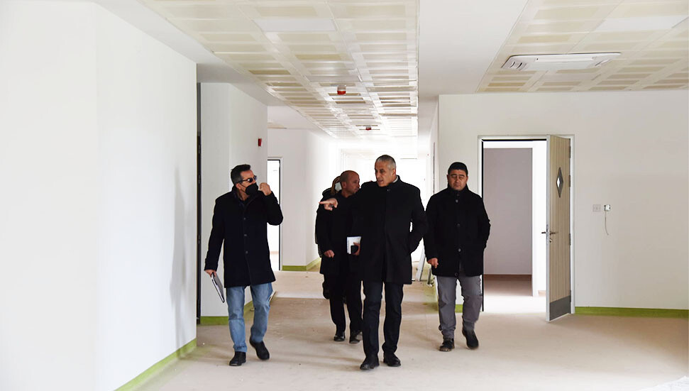 Taçoy, inşaatı süren Engelsiz Yaşam Evi’nde incelemelerde bulundu