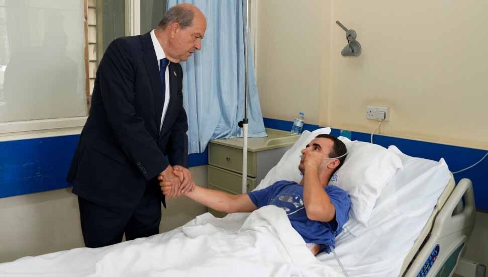 Cumhurbaşkanı Tatar, trafik kazasında yaralanan askerleri ziyaret etti