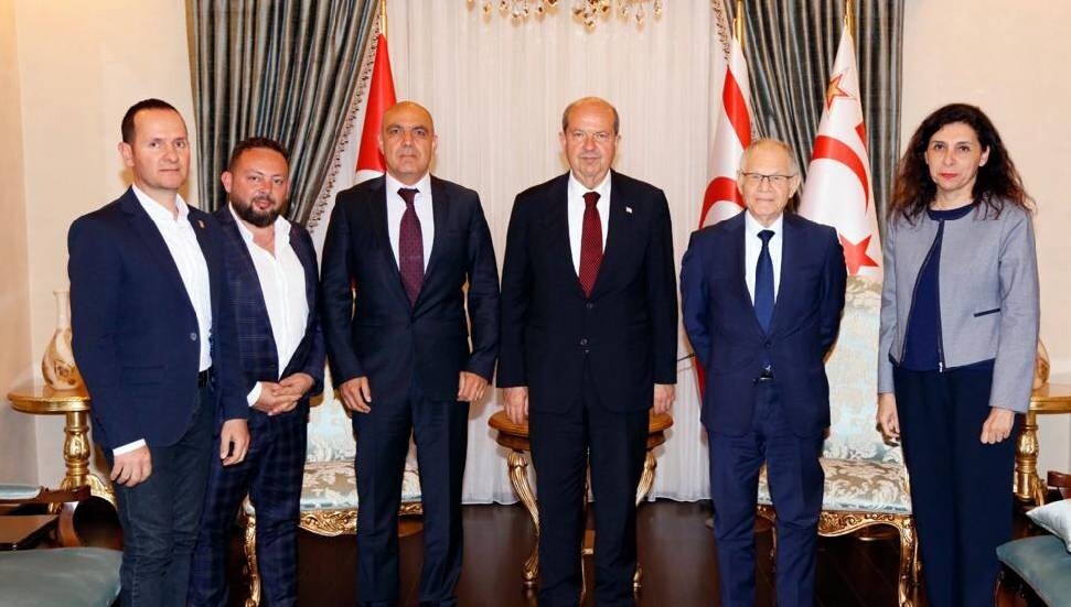 Tatar, PDO Sertifikası alan ilk Kıbrıslı Türk hellim üreticisi Gülgün Süt Ürünleri heyetini kabul etti