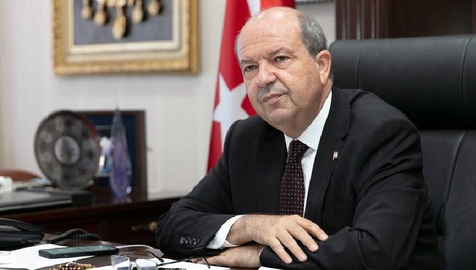 Ersin Tatar İsveç’te Kur’an-ı Kerim yakılmasını kınadı: Dünya barışını dinamitliyor