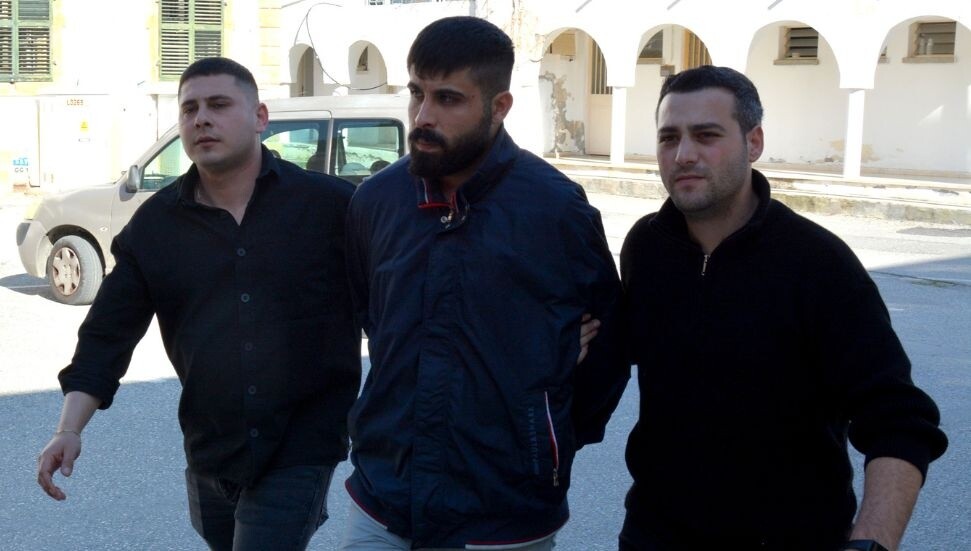 Lefkoşa’da uyuşturucu ve izinsiz ikametle tutuklanan zanlıya 8 gün tutukluluk