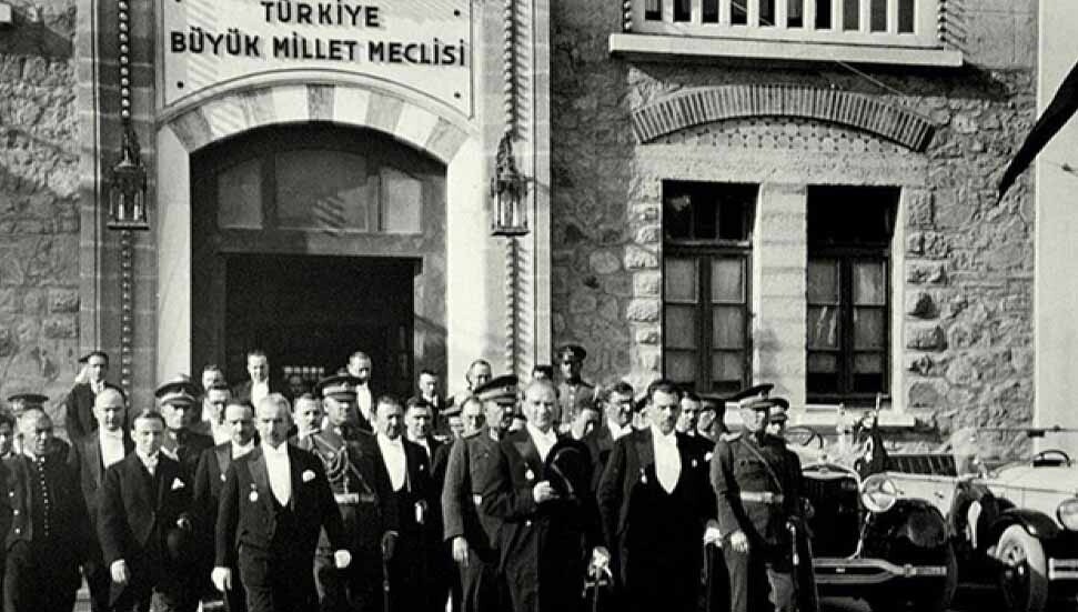 Milli iradenin simgesi TBMM 104 yıl önce açıldı