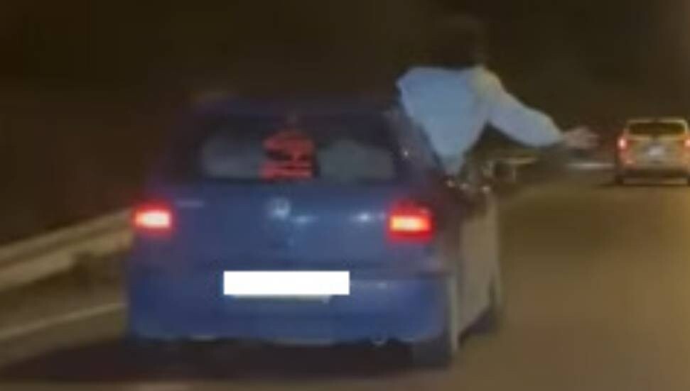 Tehlikeli şekilde yolcu taşıyan araç sürücüye 15 bin 214 TL para ve 20 puan cezası!