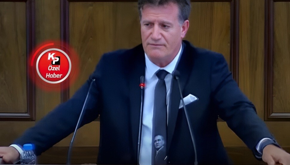 Erhan Arıklı Meclis’e Atatürk baskılı kravat ile geldi