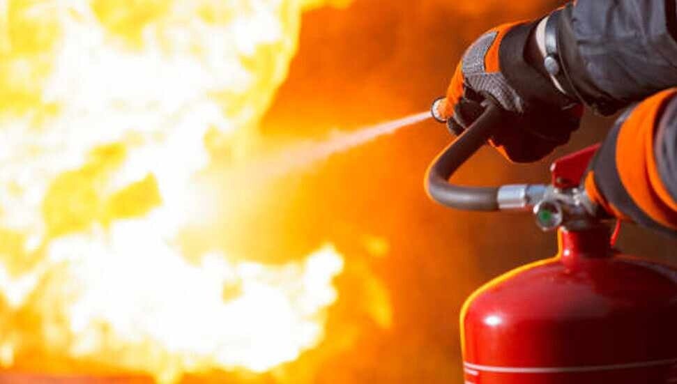 Limasol’da el bombası, Strovolo’da kundaklama, Baf’ta yangın