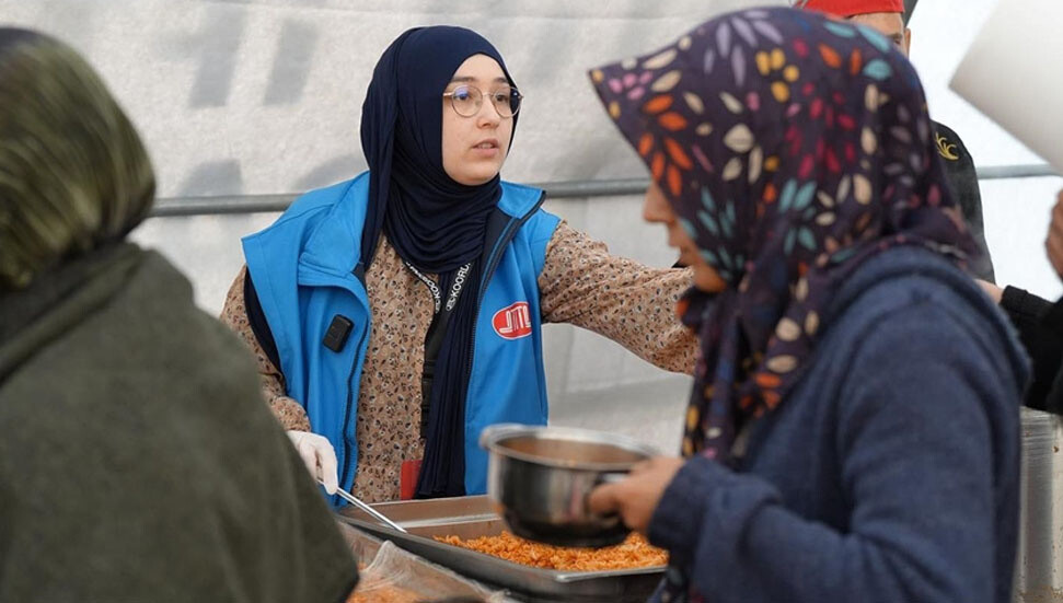 Türkiye'deki deprem bölgesinde DİTİB her gün yaklaşık 16 bin kişiye iftar ve sahur veriyor