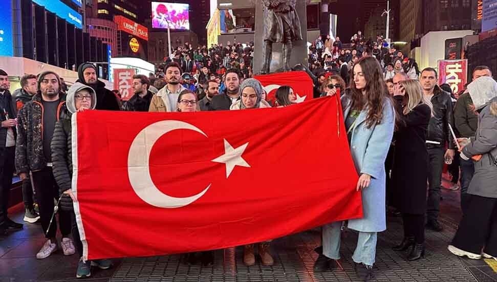 Times Meydanı’nda Türkiye için anma