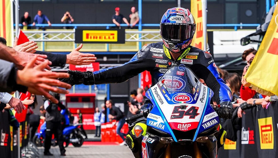 Türkiye’de milli motosikletçi Toprak Razgatlıoğlu, İngiltere'de superpole yarışında birinci oldu