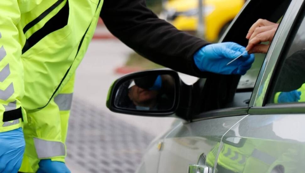 Alkollü araç kullanmaya bir asgari ücrete kadar ceza