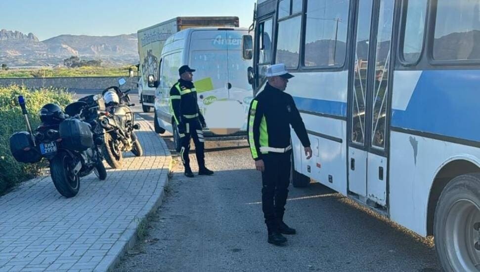Trafikte kamyon ve kamu işletme izni denetimi: 6 sürücüye yasal işlem başlatıldı