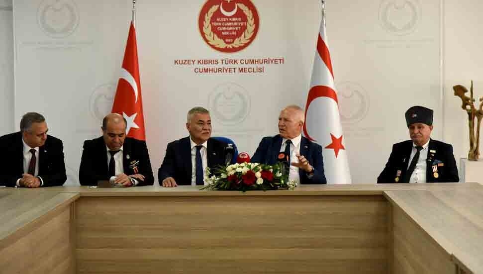 Zorlu Töre, Torbalı Belediye Başkanı Tekin ve Torbalılı gaziler ile şehit yakınlarını kabul etti