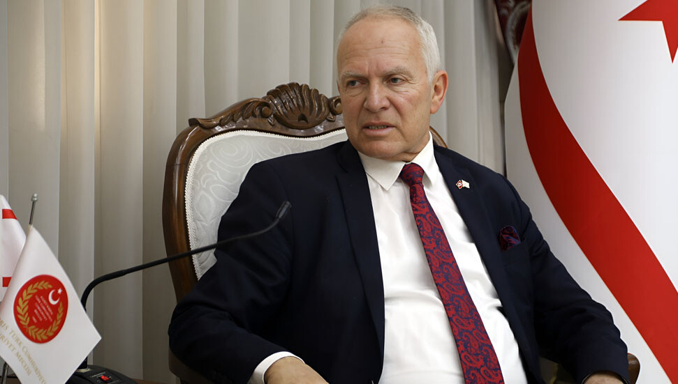 Zorlu Töre: İngiltere Kıbrıs'a sadece asker değil savaş gemileri ve denizaltılar da gönderiyor