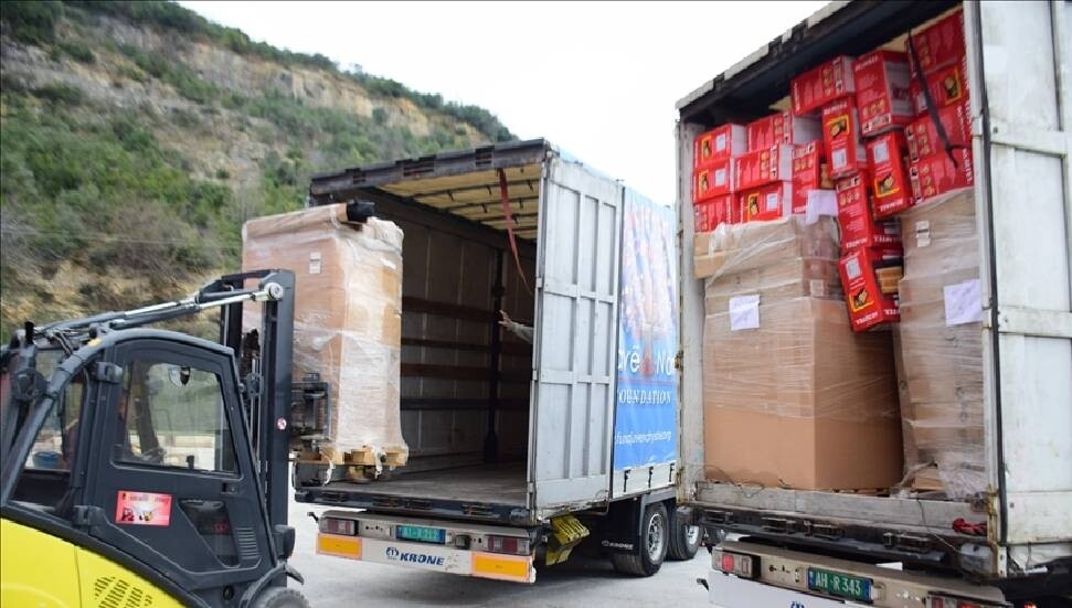 Arnavutluk deprem bölgelerine yardım tırları göndermeye devam ediyor