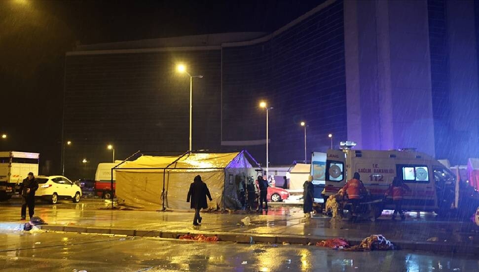 Fransa, Türkiye'de deprem bölgesinde çok amaçlı sahra hastanesi kuracak