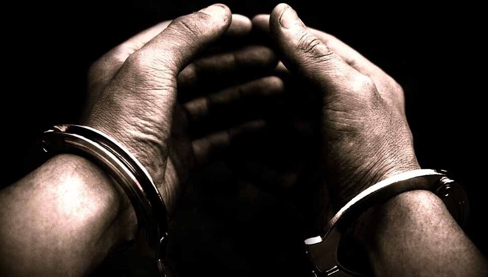 Emlakçı olmadığı halde mal sahibinden izinsiz daireyi satmak için anlaştı, tutuklandı