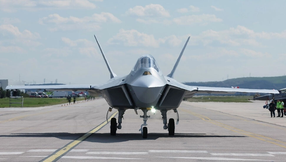 Türkiye’nin milli muharip uçağı “KAAN” ilk uçuşunu yaptı