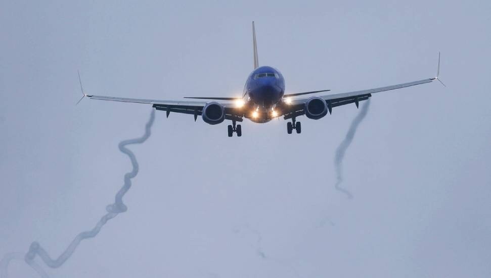 İtalya, Fransa ve Yunanistan'a ait hava yolu şirketleri, İsrail'e uçuşlarını durdurdu