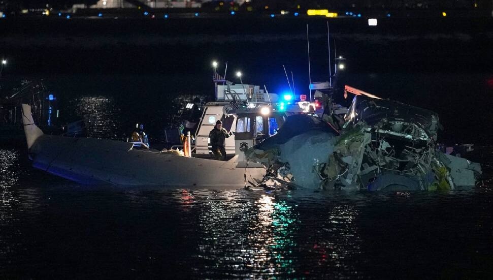 ABD'de uçak ile helikopter çarpıştı: 19 kişi hayatını kaybetti