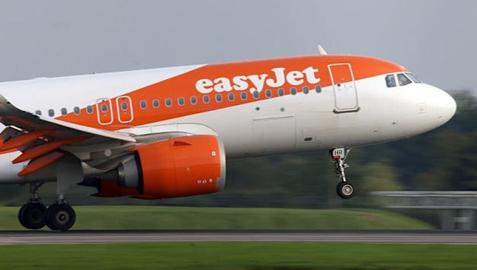 Türkiye-Manchester uçağında panik: Yolcu acil çıkış kapısını tutup ‘bomba’ diye bağırdı