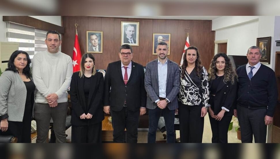 Maliye Bakanı Berova, Kıbrıs Türk Sigorta Acenteleri Birliği Derneği’ni kabul etti