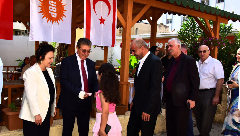 Başbakan Üstel, UBP Genel Merkezi’nde partililerle bayramlaştı