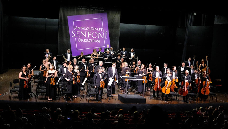 Antalya Devlet Senfoni Orkestrası klasik müziğin başyapıtlarıyla sezon finali yaptı