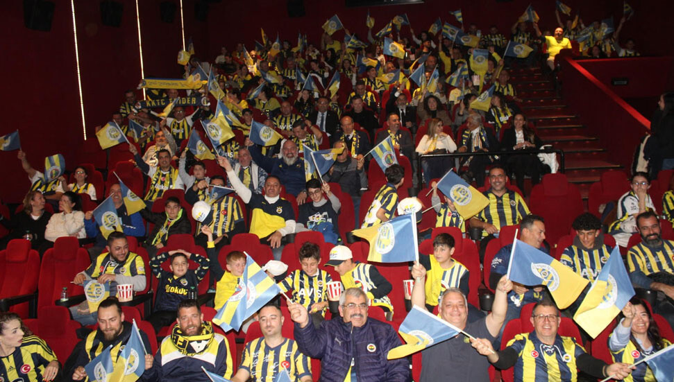 “Zaferin Rengi” filmi coşkuyla izlendi