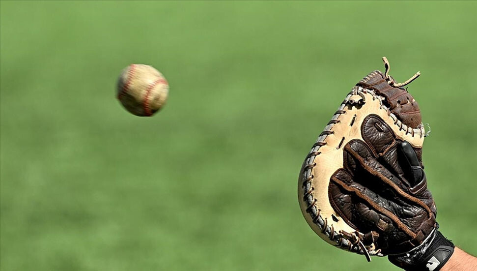 Japon beyzbol oyuncusu Ohtani, 700 milyon dolarlık kontratla rekor kırdı