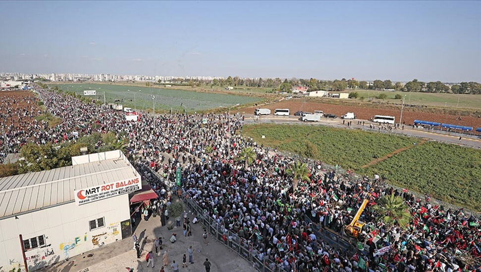 Adana'daki İncirlik Üssü önünde İsrail protesto edildi