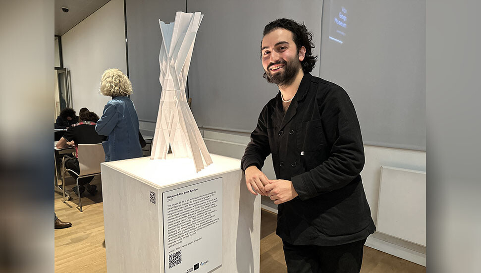 Türk sanatçının "birlik" mesajı içeren mimari eseri, Van Gogh Müzesi'nde sergilendi