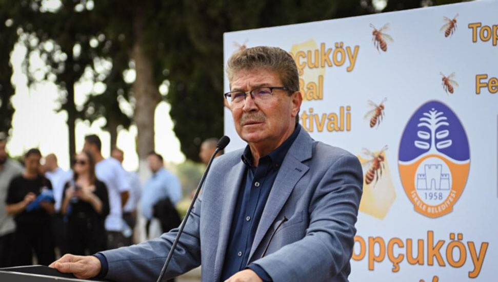 Ünal Üstel Topçuköy Bal Festivali'ne katıldı